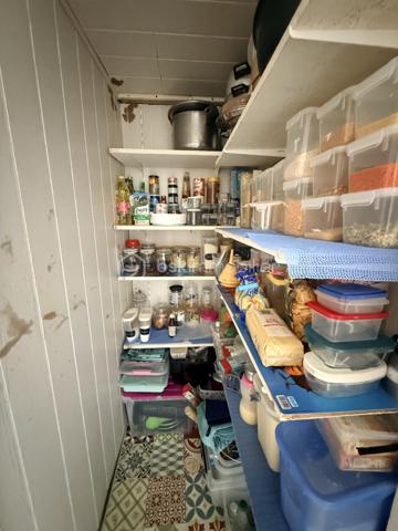 À seulement 200 mètres de Rennes et au pied de toutes les commodités, laissez-vous séduire par cet appartement situé au 8ᵉ étage, offrant une vue exceptionnelle et totalement dégagée.
Dès l’entrée, vous découvrez un agencement fonctionnel avec une cuisine séparée, aménagée et équipée, un WC indépendant, ainsi que deux chambres confortables et une salle d’eau avec loggia. 
Le véritable atout de ce bien ? Un grand salon-séjour baigné de lumière, offrant un superbe espace de vie, avec la possibilité d’aménager facilement une troisième chambre selon vos besoins.
 Vous disposerez également de nombreux rangements grâce aux placards dans le couloir.
👉 En bonus : une cave et une place de parking privative, un vrai plus au quotidien !
On aime :
✔ La vue dégagée sans vis-à-vis
✔ La luminosité naturelle
✔ Le potentiel d’évolution (3 chambres possibles)
✔ L’emplacement stratégique, proche de tout
💡 Idéal pour une famille, un premier achat ou un investissement locatif rentable.
A venir visiter sans plus tarder. 
Un conseiller disponible 7/7.