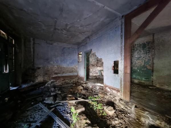 Maison en ruine d'environ 60 m² sur parcelle de 762 m²