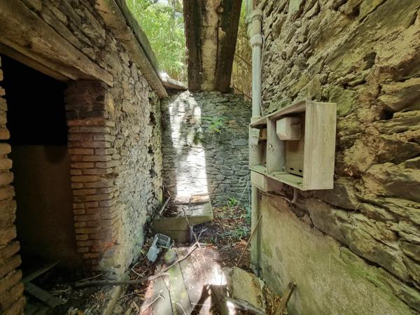 Maison en ruine d'environ 60 m² sur parcelle de 762 m²