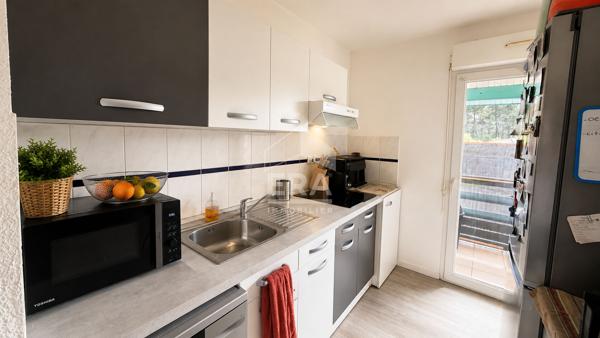 Appartement T2 1er et dernier étage - proches commerces - au calme