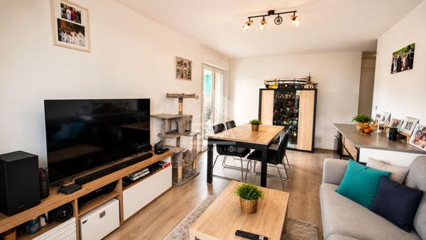 Appartement T2 1er et dernier étage - proches commerces - au calme