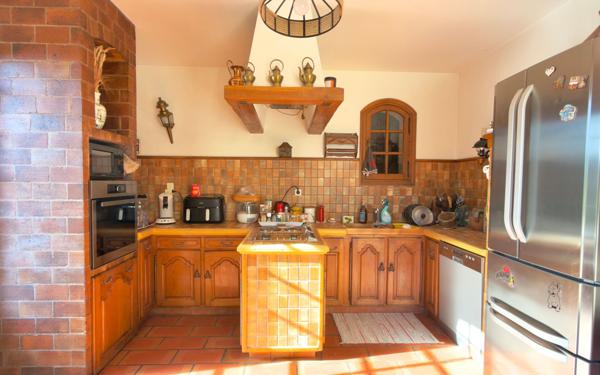 Maison à vendre    6 pièces • 203 m2 Cornillon-Confoux