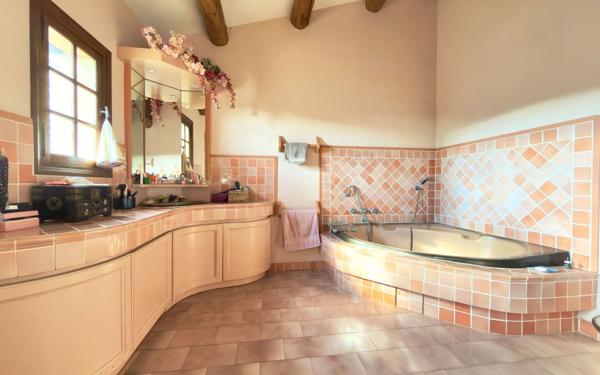 Maison à vendre    6 pièces • 203 m2 Cornillon-Confoux