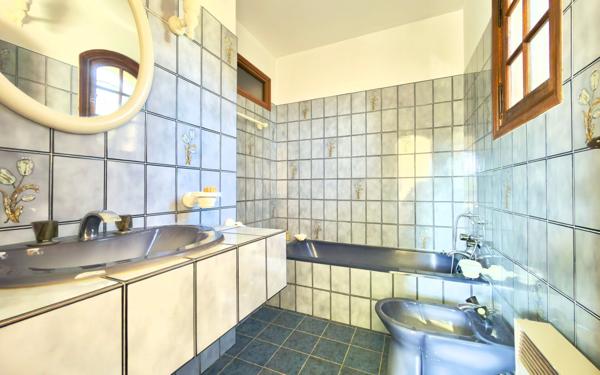 Maison à vendre    6 pièces • 203 m2 Cornillon-Confoux