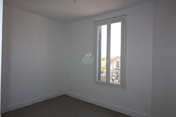 Appartement Achères 2 pièces 28m² Loyer 683 €/mois charges comprises **  - Référence  9198
