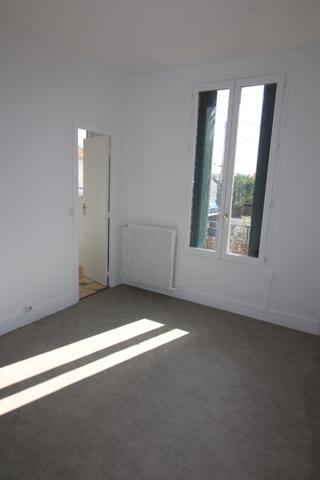 Appartement Achères 2 pièces 28m² Loyer 683 €/mois charges comprises **  - Référence  9198