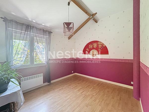 Maison 5 pièces 4 chambres non mitoyenne sur terrain de 247m² sans aucun travaux à prévoir à Chilly-Mazarin proche Morangis