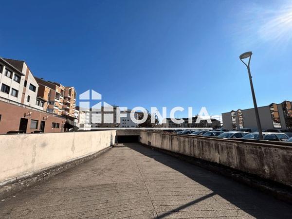 Location Parking - RUE BENOIT MALON Roanne 42300