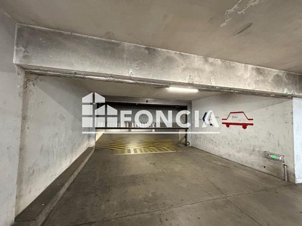 Location Parking - RUE BENOIT MALON Roanne 42300