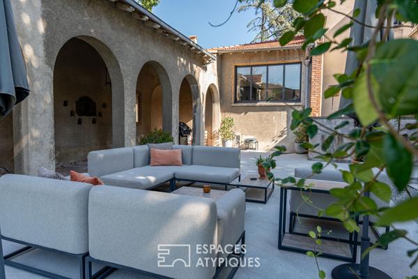 Grande maison bourgeoise rénovée avec jardin et piscine en centre ville
