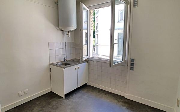 Appartement à vendre    1 pièce • 29,61 m2 Issy-les-Moulineaux