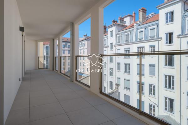 Lyon 7 -Appartement de 102,74 m² – 3 chamnbres – terrasses – garage