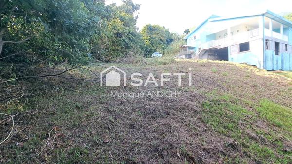 terrain vue mer sur le Marigot