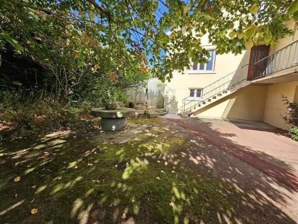 ST BONNET LE COURREAU - MAISON AVEC JARDIN