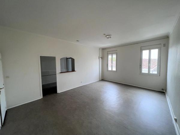 Location                                                      Appartement
                        
                     1 pièces                      39 m2                     à Margaux