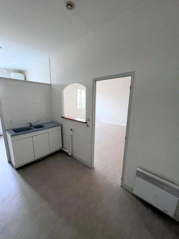 Location                                                      Appartement
                        
                     1 pièces                      39 m2                     à Margaux