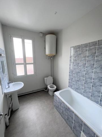 Location                                                      Appartement
                        
                     1 pièces                      39 m2                     à Margaux