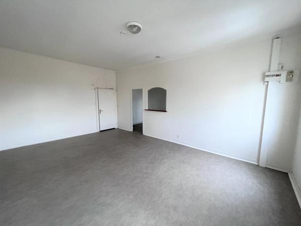 Location                                                      Appartement
                        
                     1 pièces                      39 m2                     à Margaux