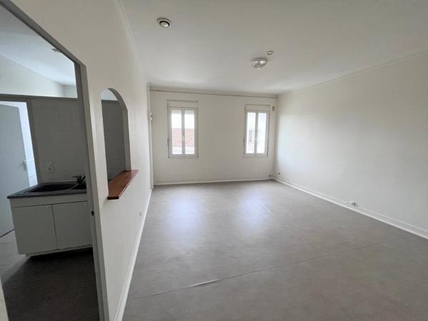 Location                                                      Appartement
                        
                     1 pièces                      39 m2                     à Margaux