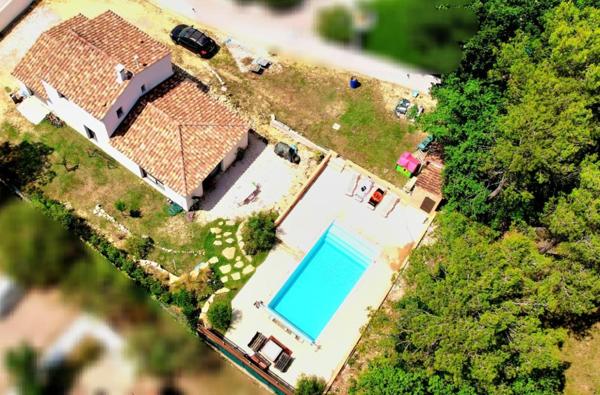 Villa T5 de 120 m2 avec garage et piscine sur terrain 841m² - GAREOULT