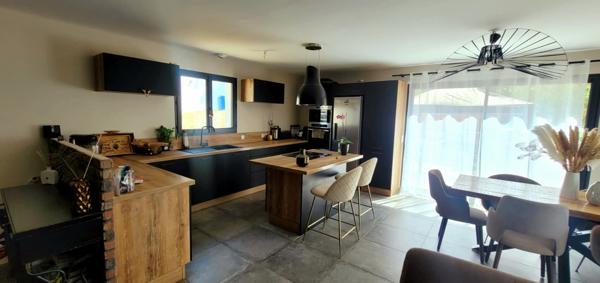 Villa T5 de 120 m2 avec garage et piscine sur terrain 841m² - GAREOULT