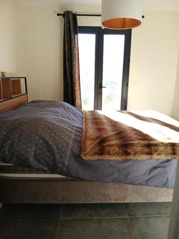 Villa T5 de 120 m2 avec garage et piscine sur terrain 841m² - GAREOULT