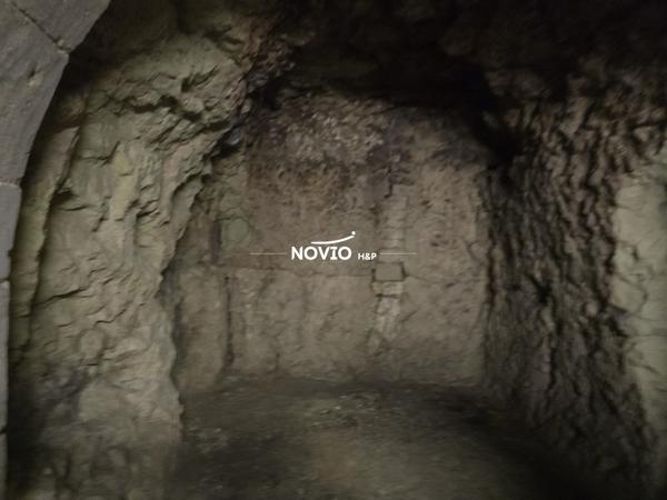 terrain sur belle cave voutée