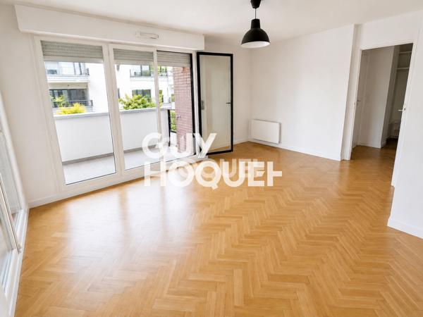 Beau grand 2 pièces récent avec balcon et parking