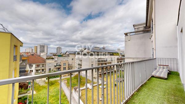 150 m² au dernier étage sur la rue principale des Lilas : le genre de perle rare qui n'arrive qu'une fois dans l'année.