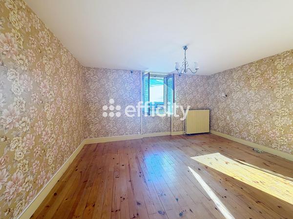 Maison
         7 pièces
        - 146 m² 65 000 € *