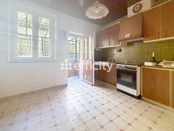 Maison
         7 pièces
        - 146 m² 65 000 € *