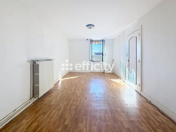 Maison
         7 pièces
        - 146 m² 65 000 € *
