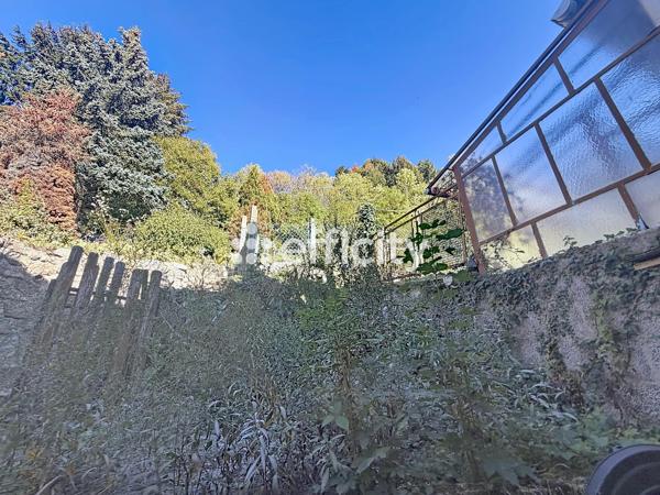 Maison
         7 pièces
        - 146 m² 65 000 € *