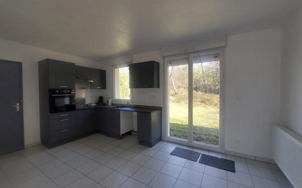 Maison à louer    4 pièces •  Sylvains-les-Moulins