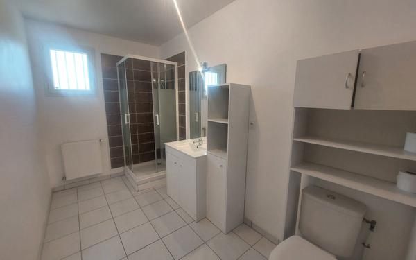 Maison à louer    4 pièces •  Sylvains-les-Moulins