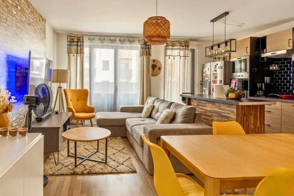 ***SAINT DENIS CORNILLON...T4 MODERNE....TRAVERSANT...RESIDENCE 2020...BALCON...PARKING ET JARDIN PARTAGE...IDEAL FAMILLE OU INVESTISSEMENT...GRAND PARIS***