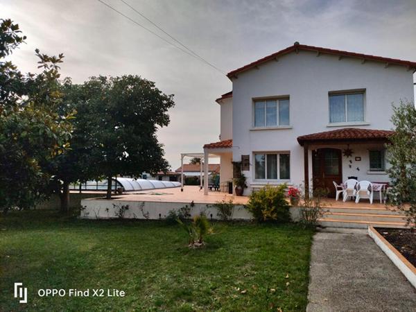 Maison Saint Jean D Angely 12 pièce(s) 210 m2