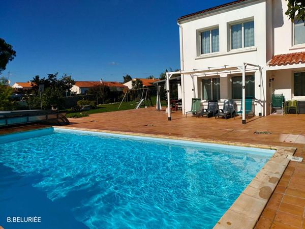 Maison Saint Jean D Angely 12 pièce(s) 210 m2