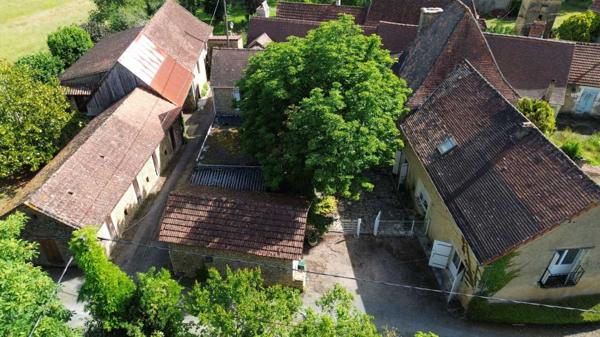 Maison ancienne - Saint-cyprien Ancien corps de ferme au cœur d’un petit hameau calme