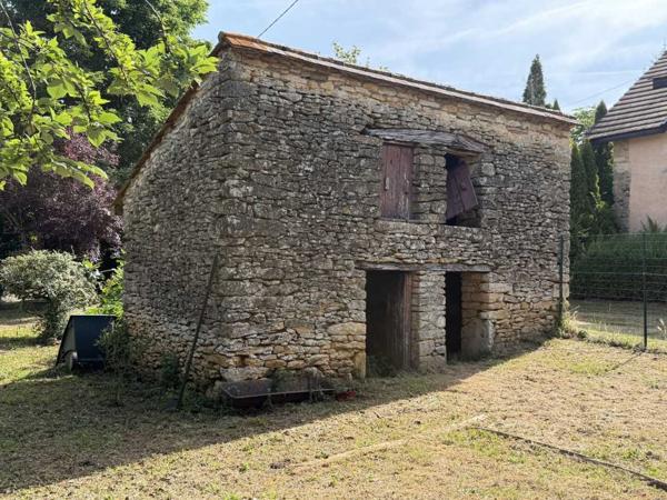 Maison ancienne - Saint-cyprien Ancien corps de ferme au cœur d’un petit hameau calme
