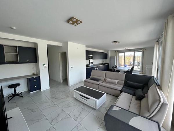 Appartement T3 de 97 m2 environ moderne vendu meublé au 6 eme et dernier étage avec une vue panoramique