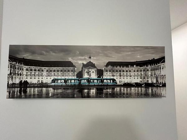 Appartement T3 de 97 m2 environ moderne vendu meublé au 6 eme et dernier étage avec une vue panoramique