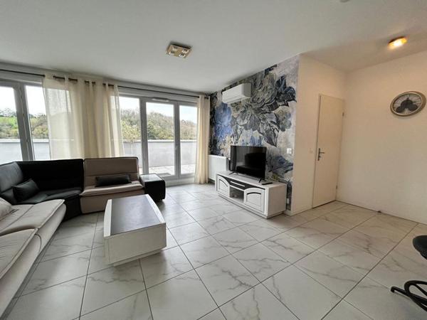 Appartement T3 de 97 m2 environ moderne vendu meublé au 6 eme et dernier étage avec une vue panoramique