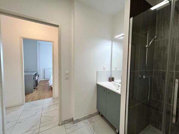 Appartement T3 de 97 m2 environ moderne vendu meublé au 6 eme et dernier étage avec une vue panoramique