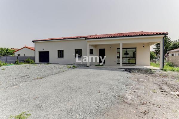 Maison neuve , jardin