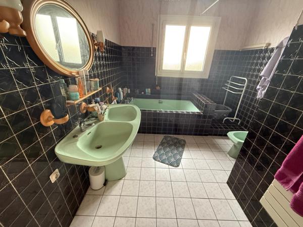 Maison  7 pièce(s)  5 chambre(s)  143 m²