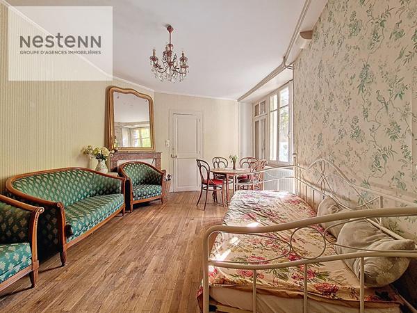 Unique à Orléans ! Place du Cloitre Saint Aignan, maison de charme avec cour