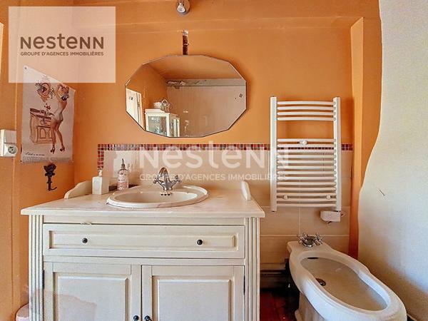 Unique à Orléans ! Place du Cloitre Saint Aignan, maison de charme avec cour