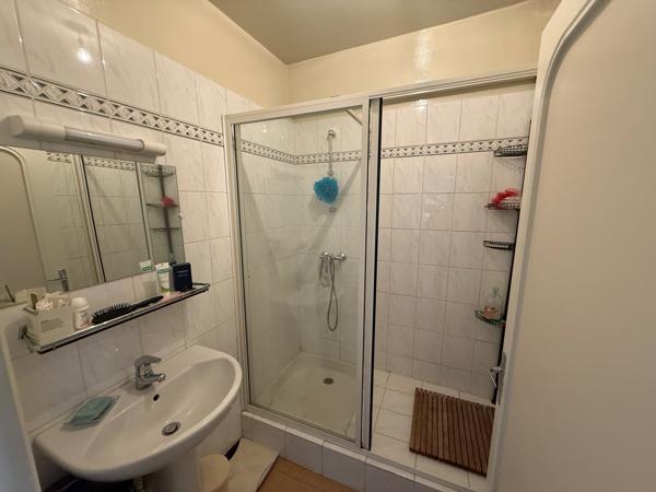 Crécy-la-Chapelle (77580) Superbe logement dans un environnement des plus calme avec cinq chambres.