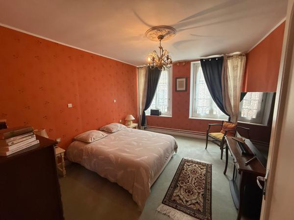 Crécy-la-Chapelle (77580) Superbe logement dans un environnement des plus calme avec cinq chambres.